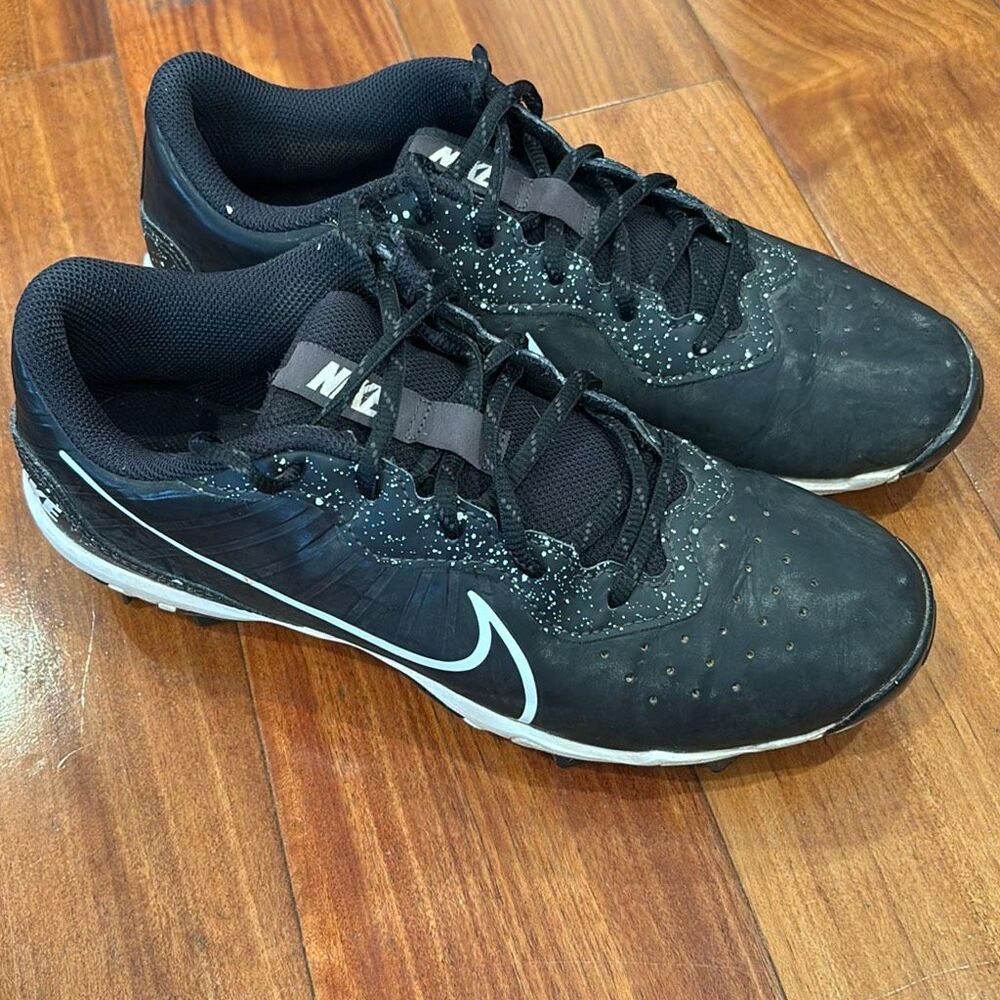 Men’s Nike fast flex football baseball cleats size 7 black white
